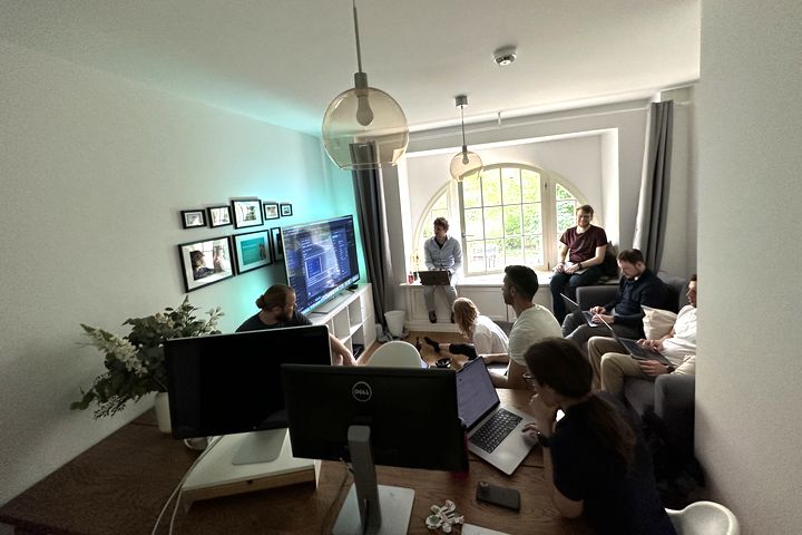 A working session in the office, laptops on every lap